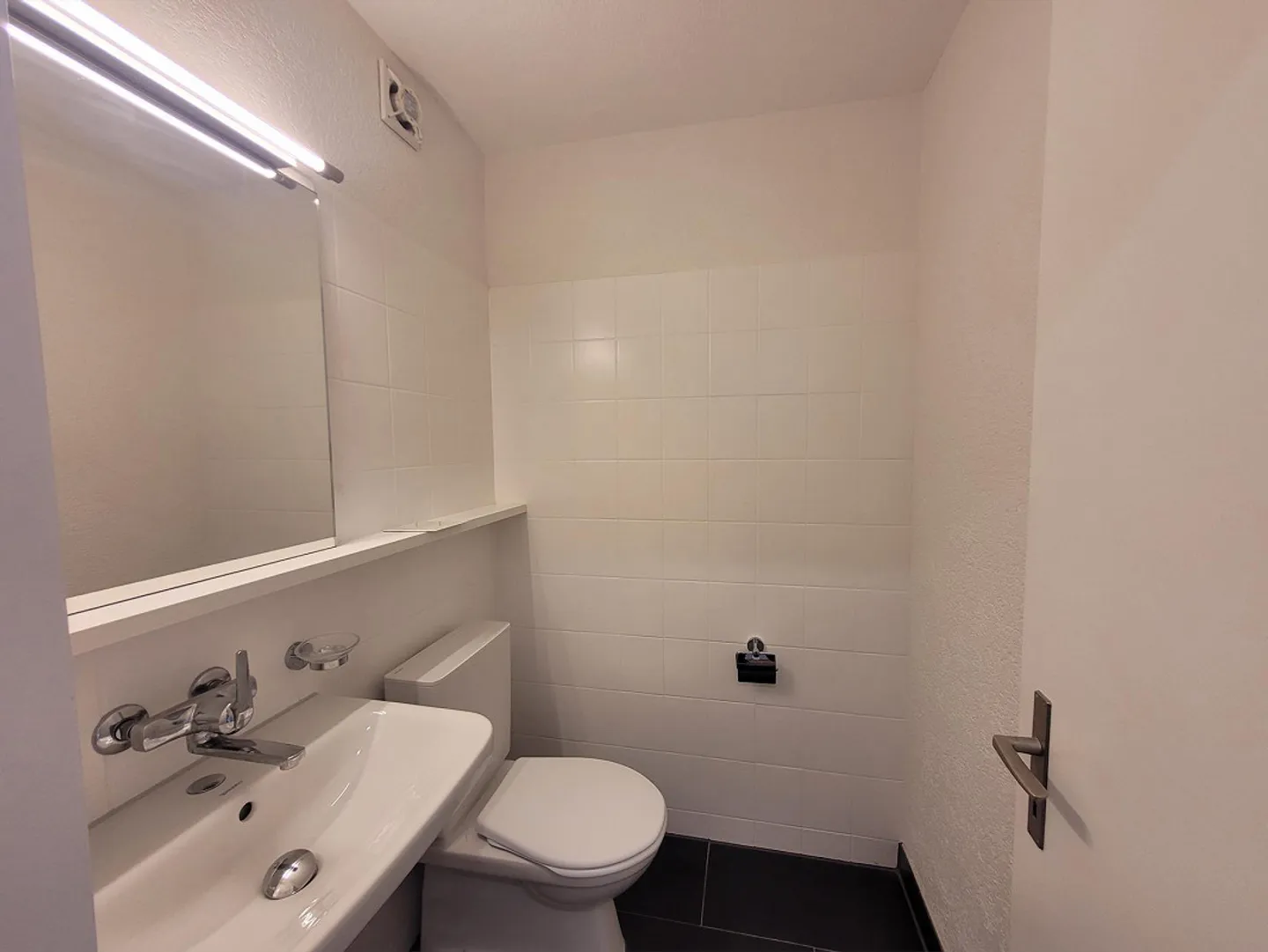 4.5 Room Apartment in a Beautiful Neighborhood - Photo 6 of 9