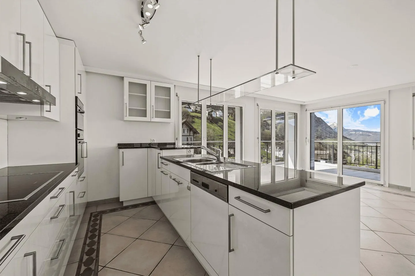 EIN RÜCKZUGSORT MIT WEITBLICK AUF DEN VIERWALDSTÄTTERSEE - Foto 6 von 8