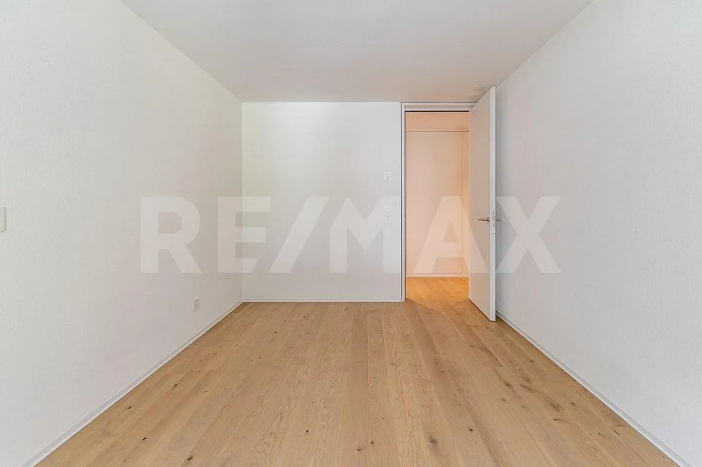 3.5 Room Apartment - Photo 3 of 5