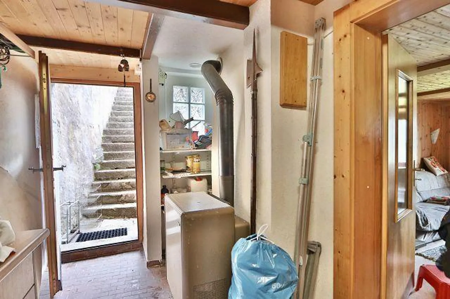 Maison de 4 pièces avec petit jardin dans un emplacement très calme et ensoleillé avec une belle vue - Photo 14 sur 34