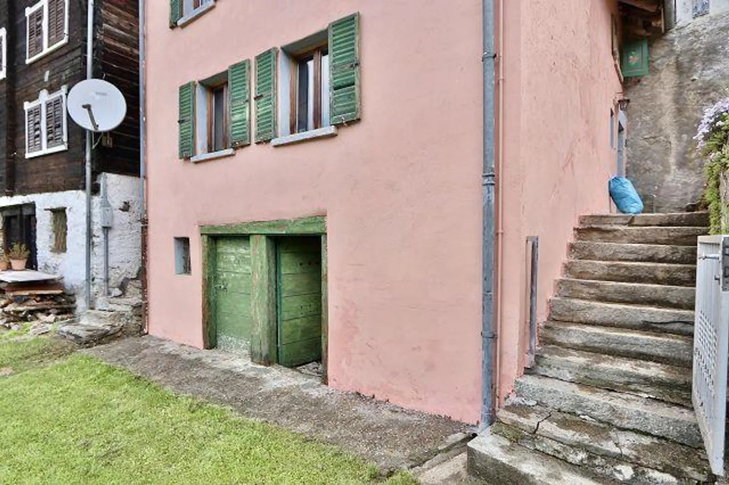 Maison de 4 pièces avec petit jardin dans un emplacement très calme et ensoleillé avec une belle vue - Photo 16 sur 34