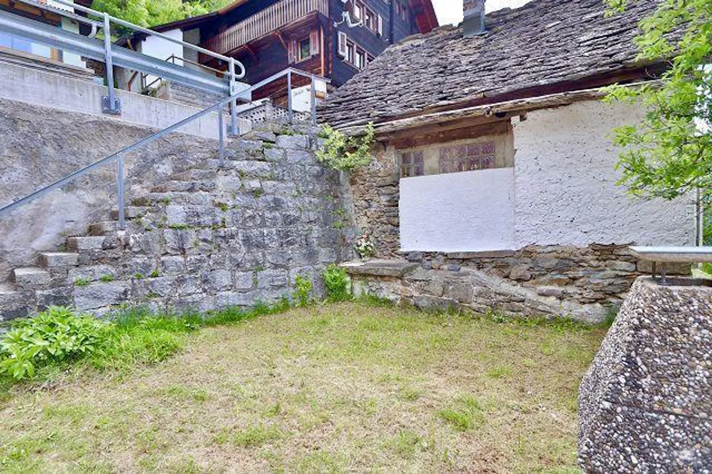 Maison de 4 pièces avec petit jardin dans un emplacement très calme et ensoleillé avec une belle vue - Photo 17 sur 34