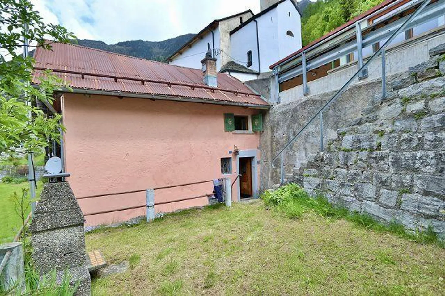 Maison de 4 pièces avec petit jardin dans un emplacement très calme et ensoleillé avec une belle vue - Photo 19 sur 34