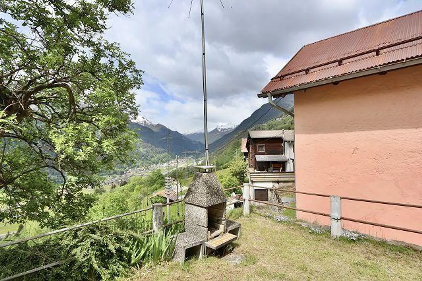 Maison de 4 pièces avec petit jardin dans un emplacement très calme et ensoleillé avec une belle vue - Photo 20 sur 34