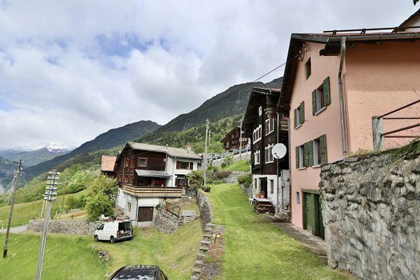 Maison de 4 pièces avec petit jardin dans un emplacement très calme et ensoleillé avec une belle vue - Photo 26 sur 34