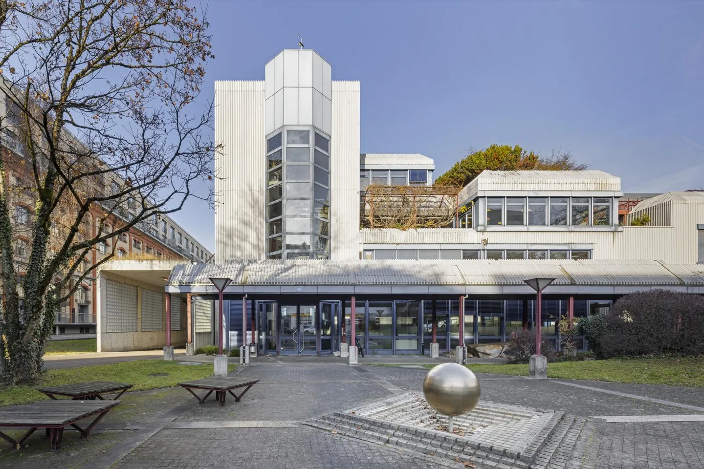 Espaces industriels généreux et diversifiés à utiliser dans le centre d'impression de Zurich - Photo 1 sur 7