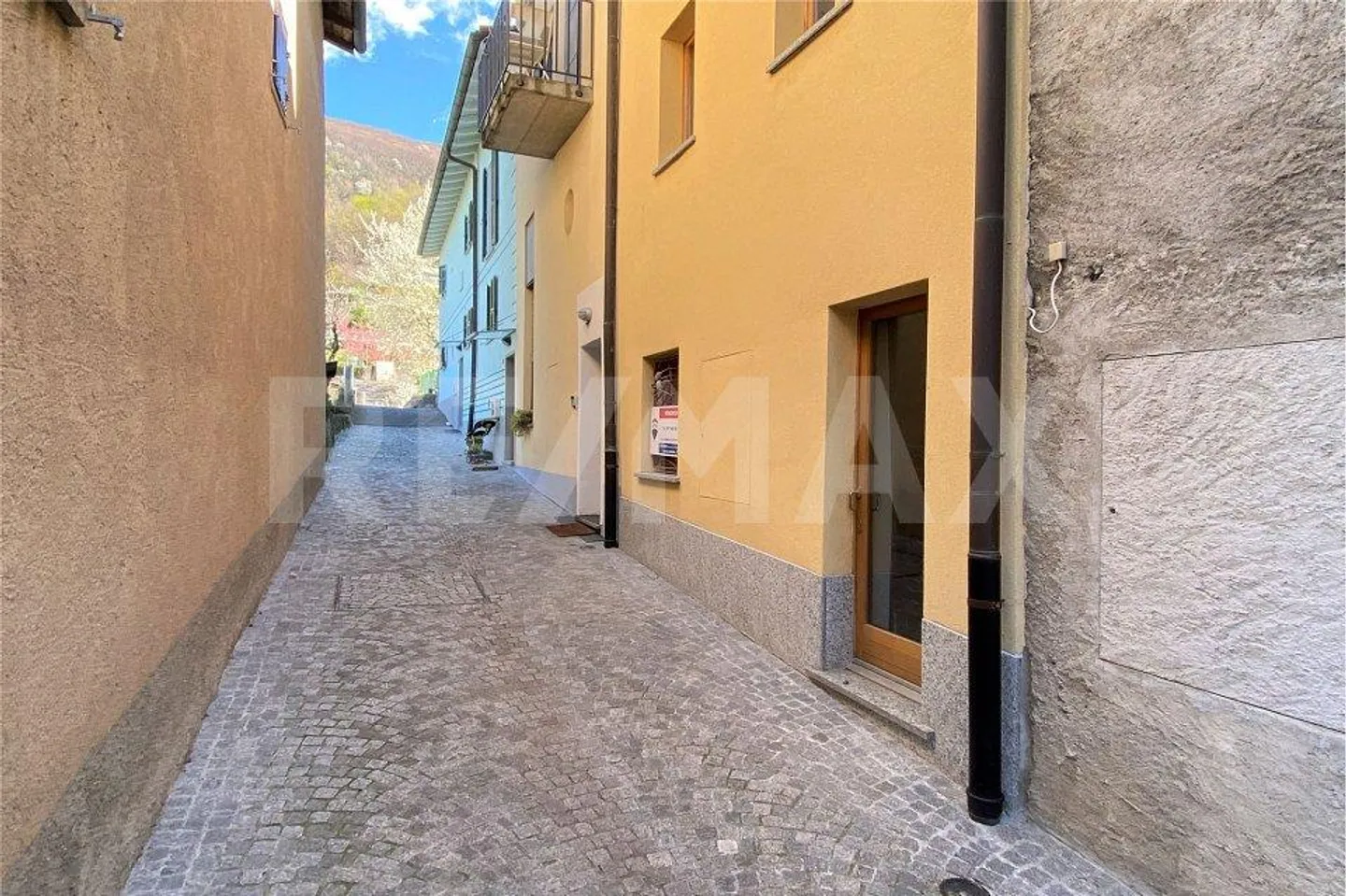 Spaziosa casa con cantina vini a due passi dal lago - Foto 13 di 13