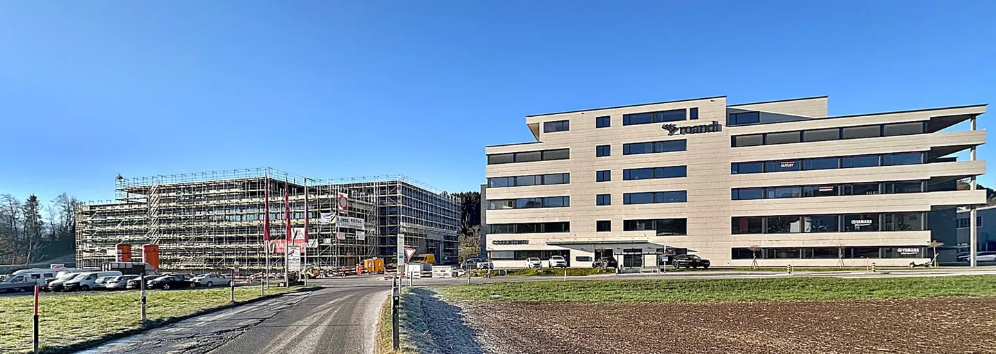 Immeuble neuf exclusif avec options uniques pour votre entreprise dans une zone commerciale florissante - Photo 3 sur 14