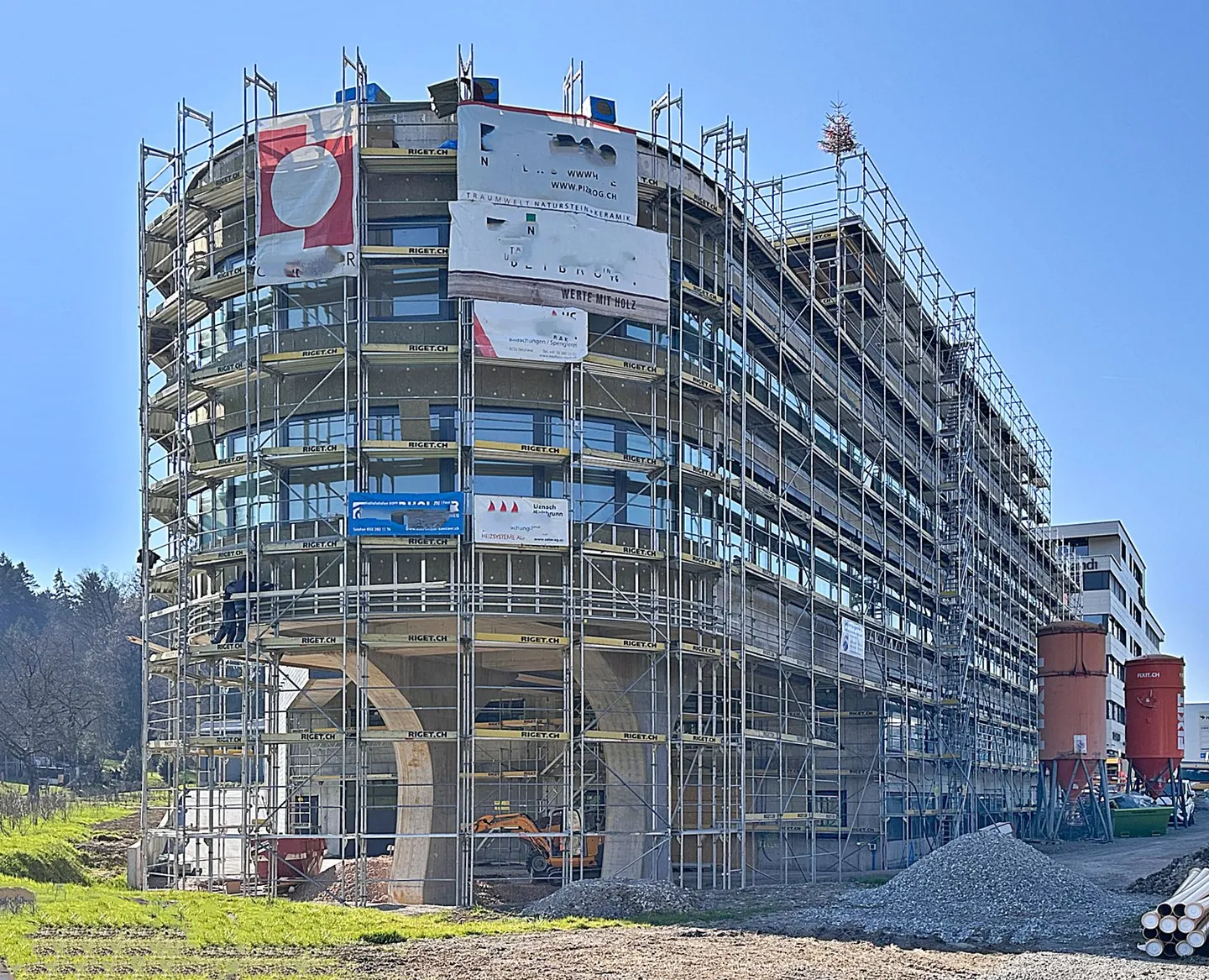 Immeuble neuf exclusif avec options uniques pour votre entreprise dans une zone commerciale florissante - Photo 4 sur 14