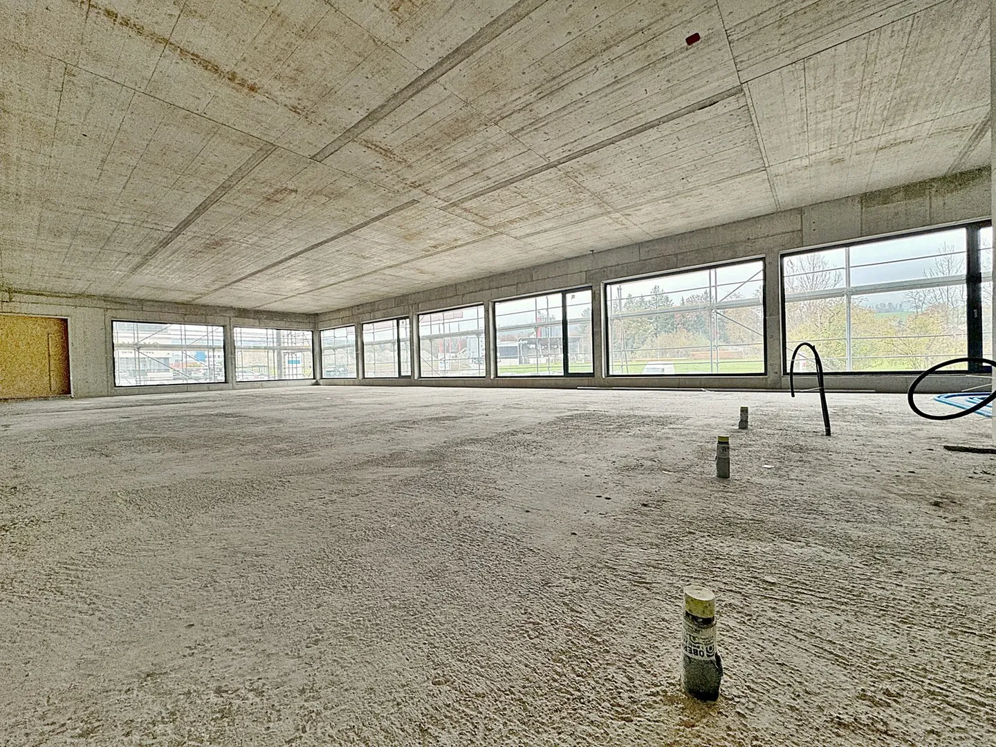 Immeuble neuf exclusif avec options uniques pour votre entreprise dans une zone commerciale florissante - Photo 11 sur 14