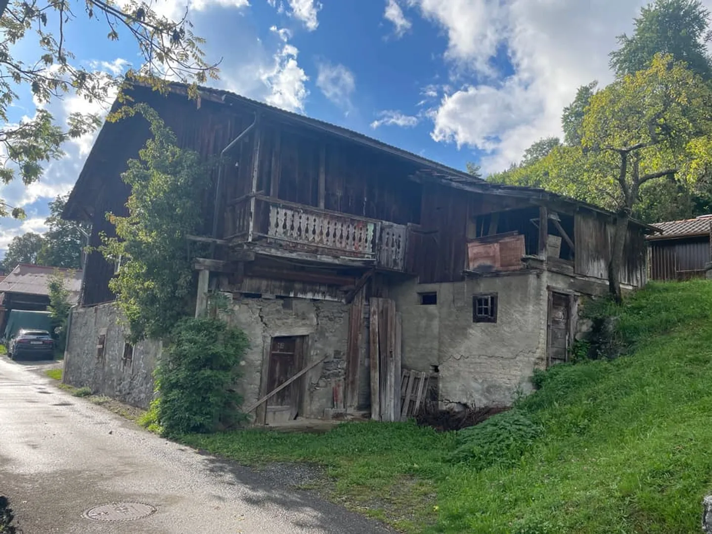 Barn to renovate or convert into a dwelling - Photo 1 of 4