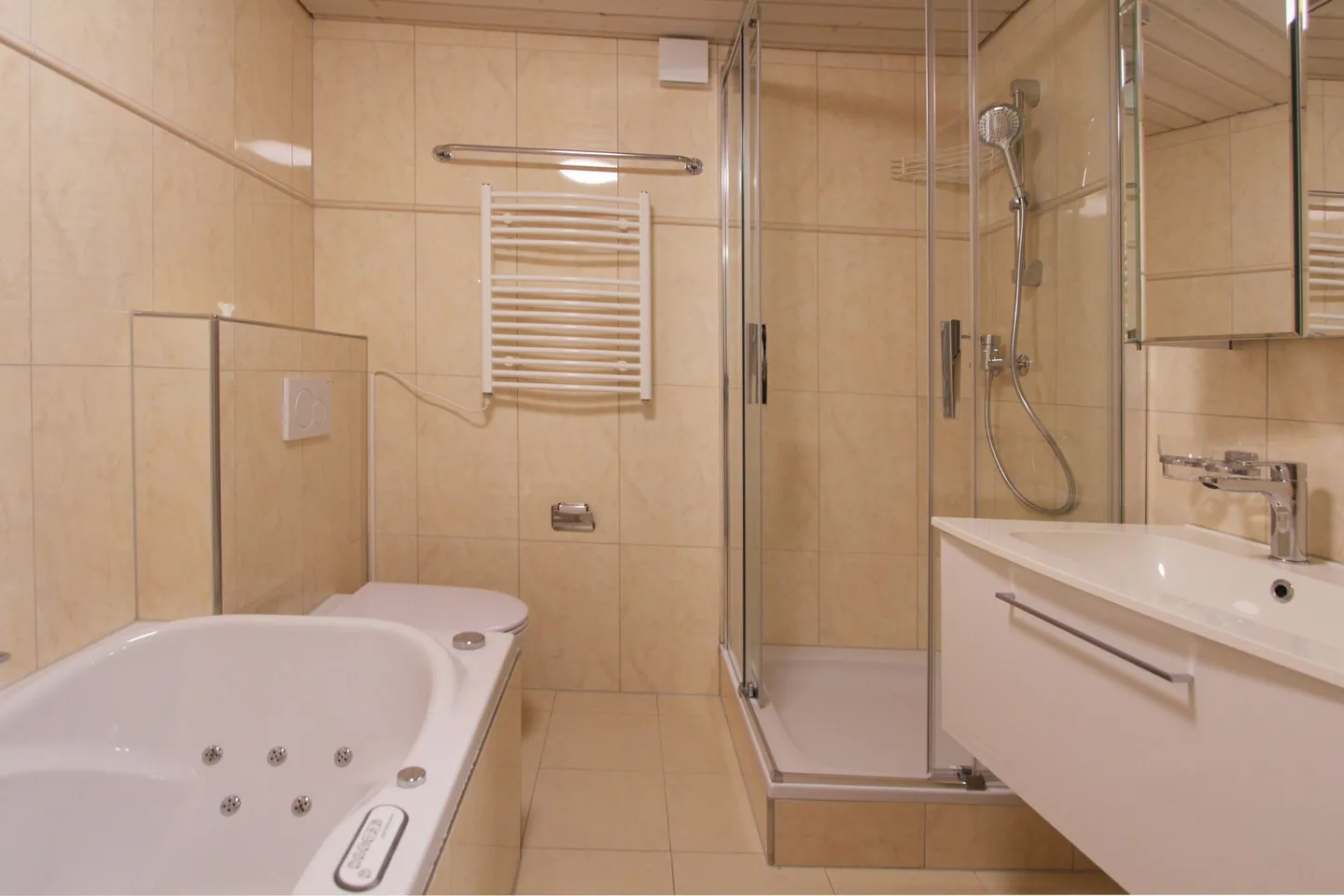 VIVERE CON QUALITÀ DELLA VITA - ampia casa familiare con piscina, giardino d'inverno e tanto spazio - Foto 9 di 11