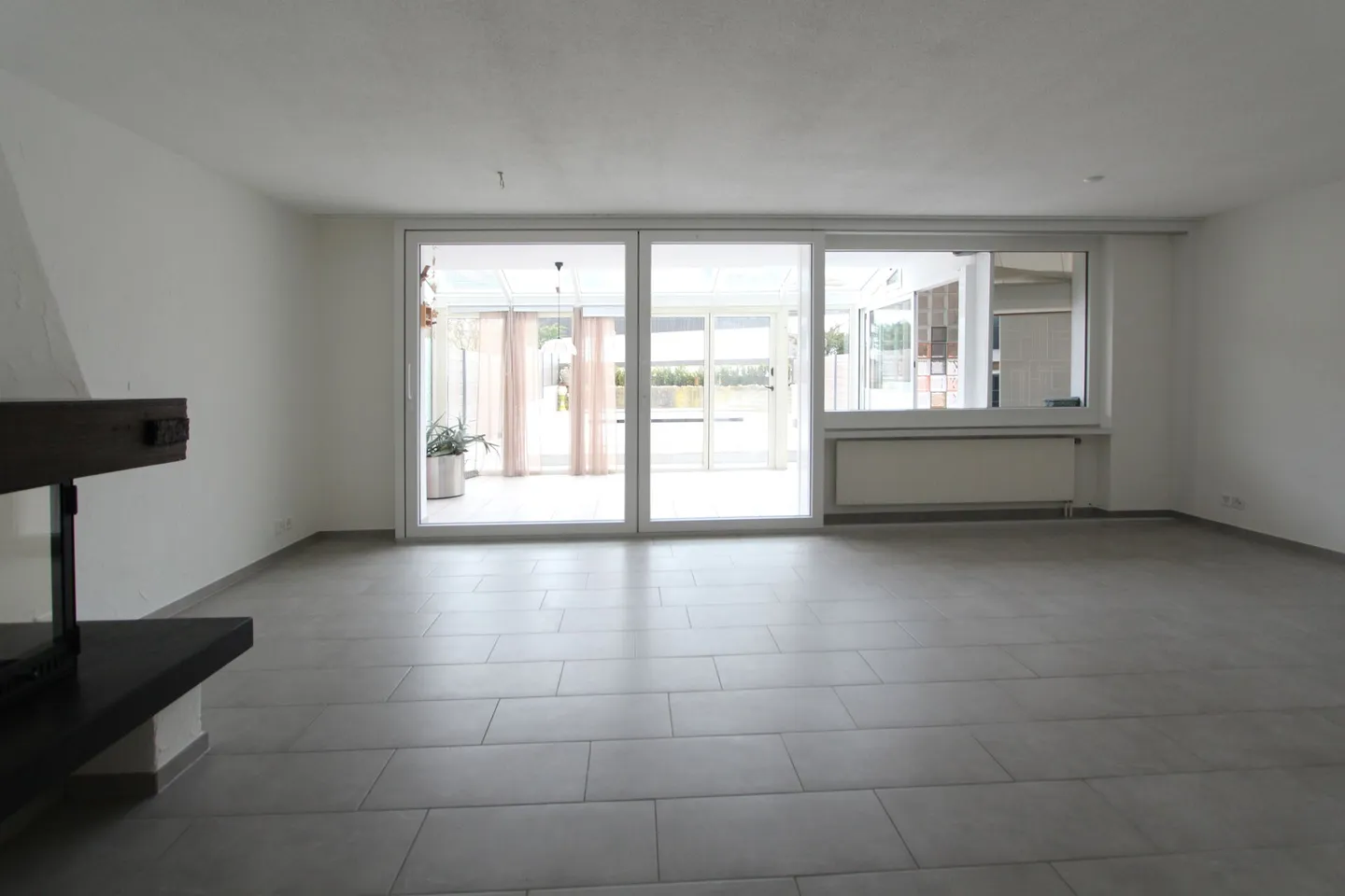 VIVERE CON QUALITÀ DELLA VITA - ampia casa familiare con piscina, giardino d'inverno e tanto spazio - Foto 3 di 11