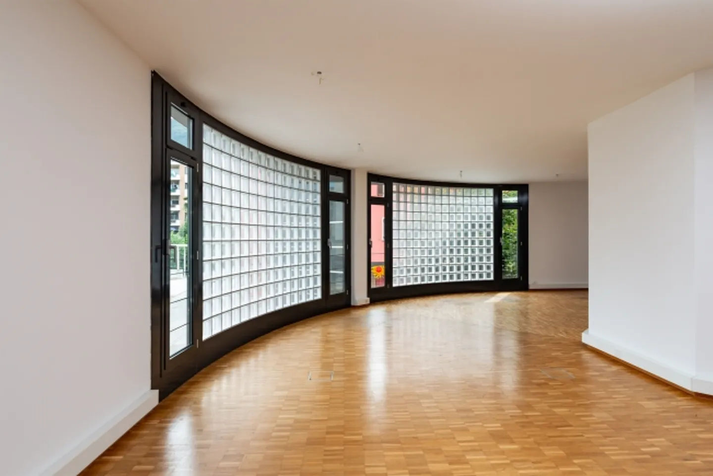 Übertragen Sie Ihr Geschäft sofort hierher und beginnen Sie ab Januar 202 - Foto 1 von 9