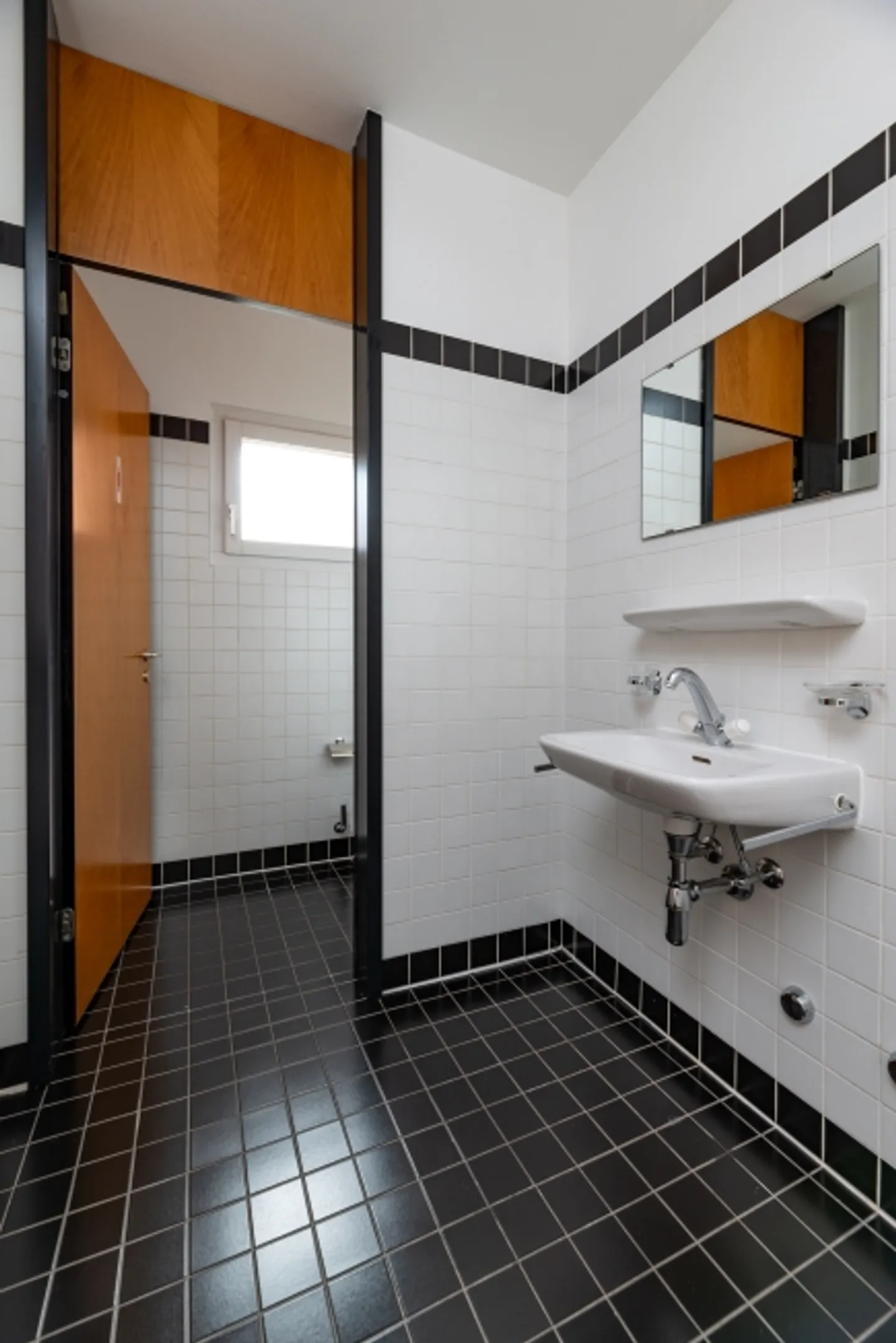 Übertragen Sie Ihr Geschäft sofort hierher und beginnen Sie ab Januar 202 - Foto 5 von 9