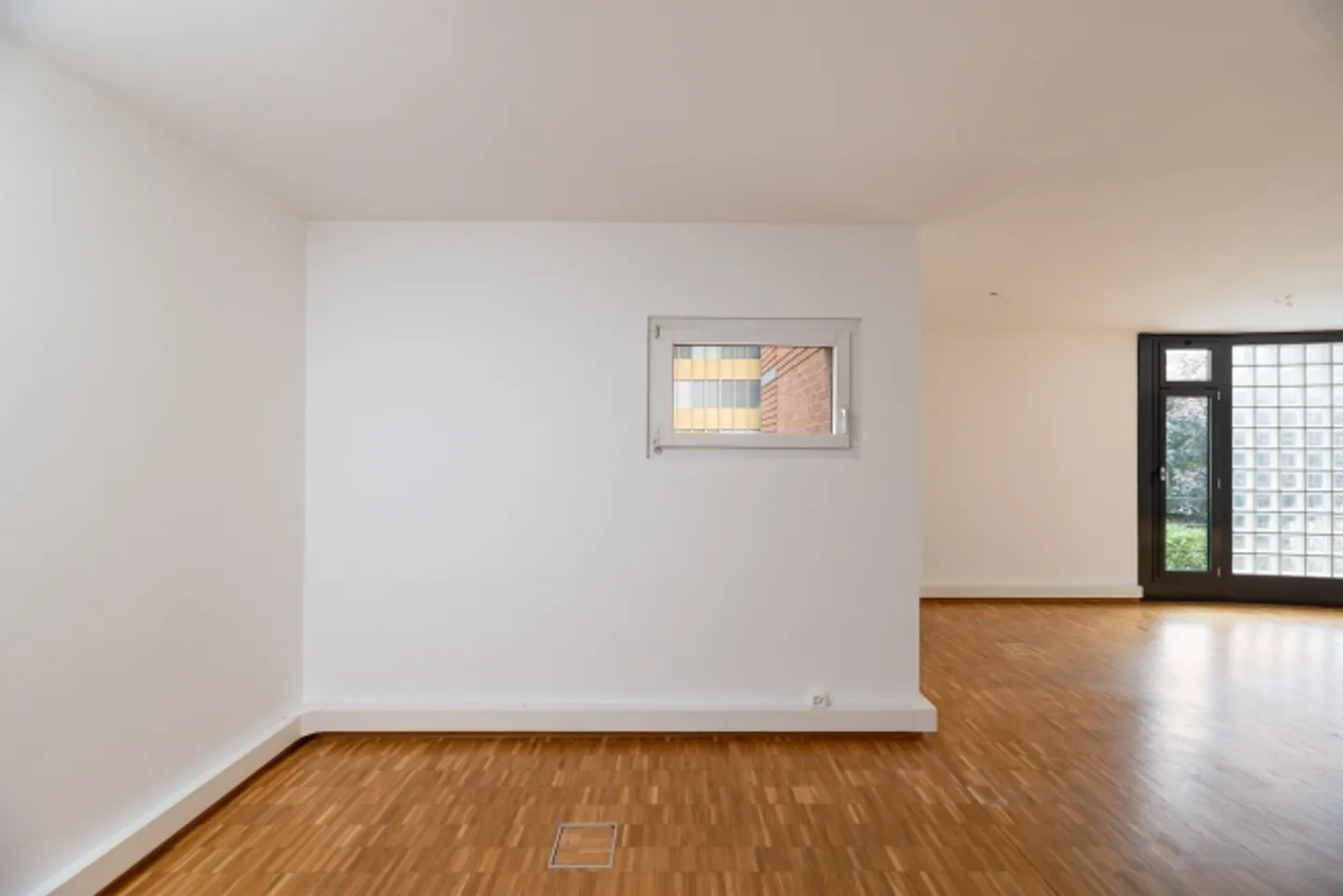 Übertragen Sie Ihr Geschäft sofort hierher und beginnen Sie ab Januar 202 - Foto 2 von 9