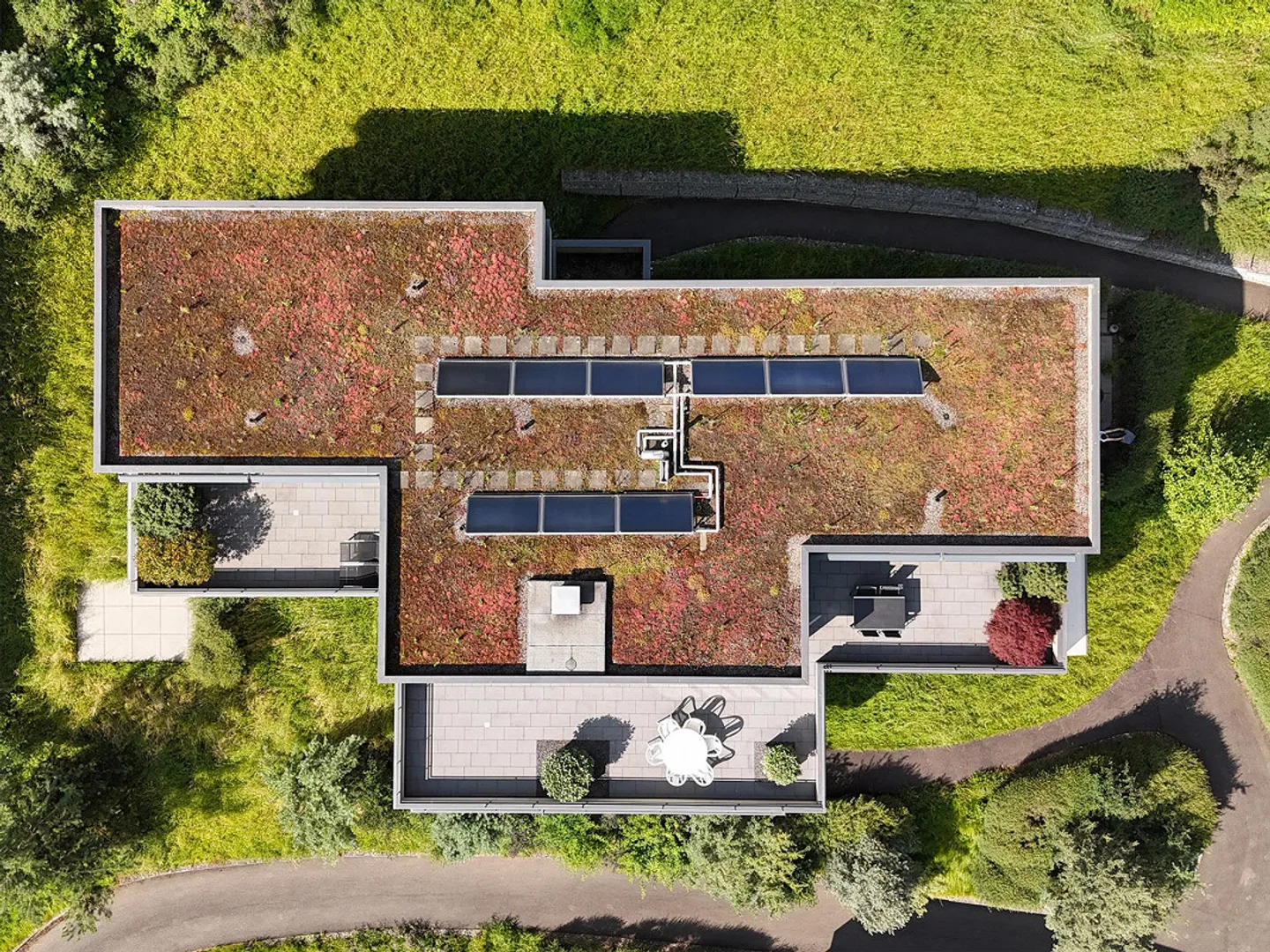 Above the Rooftops: Penthouse with a View - Photo 16 of 17