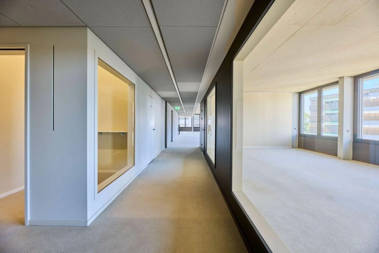 Erstklassiges Büro mit Balkon - Foto 10 von 17