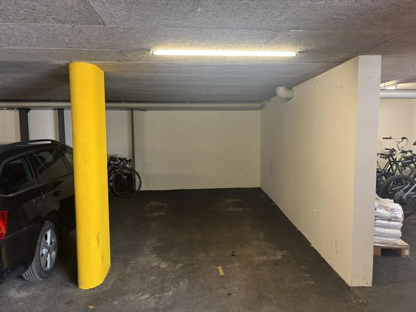 Geräumige Tiefgaragenplätze - Foto 2 von 3