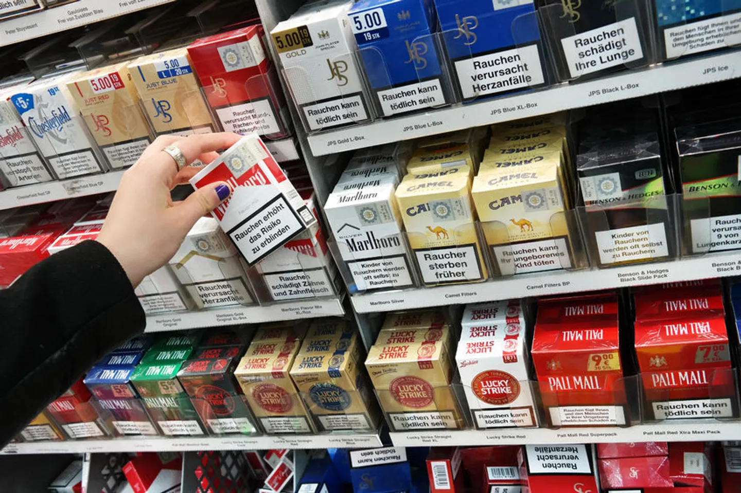 Established Tobacco Shop in Geneva - Photo 1 of 1