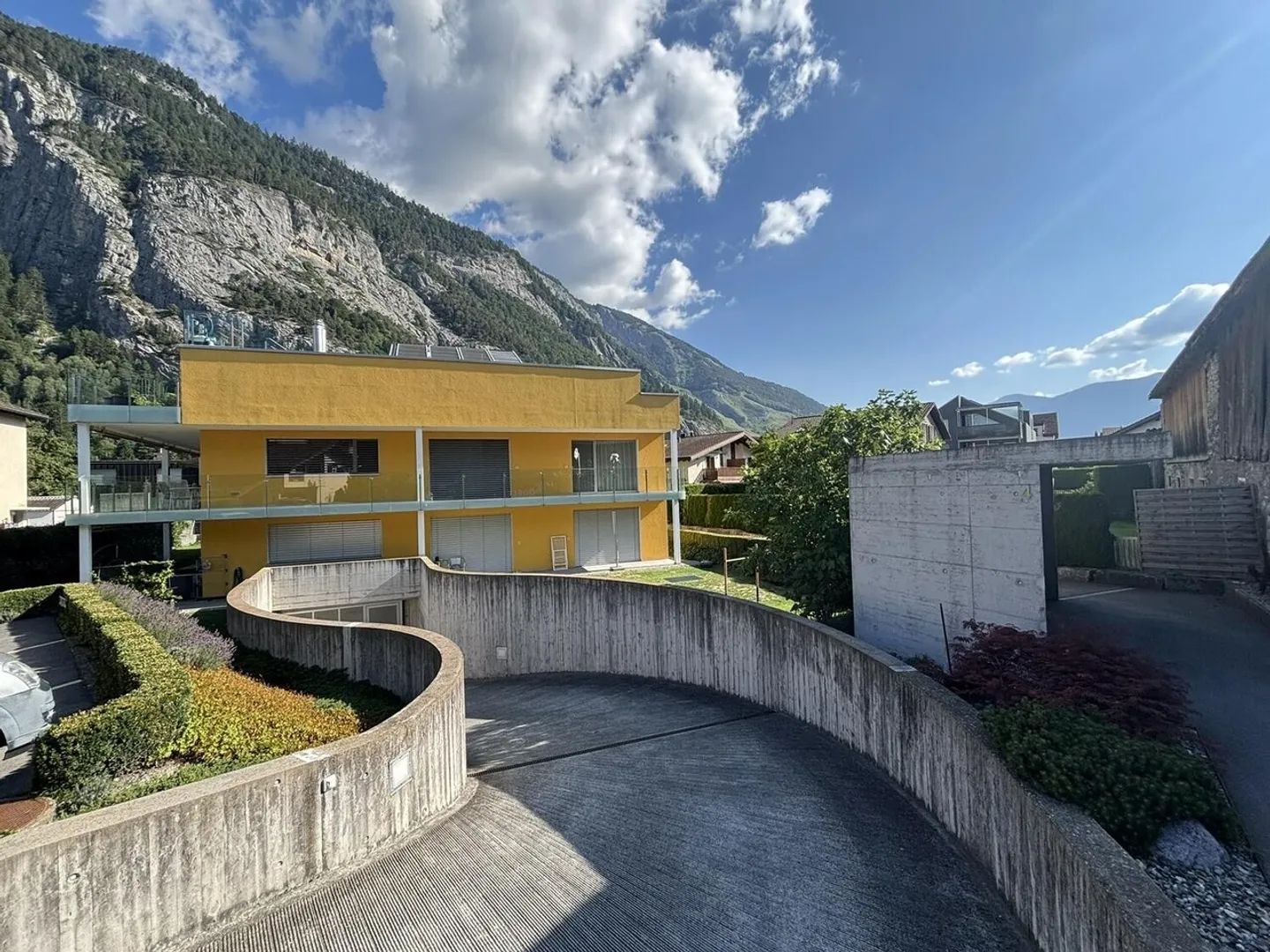 Geräumige Tiefgaragenplätze - Foto 1 von 3
