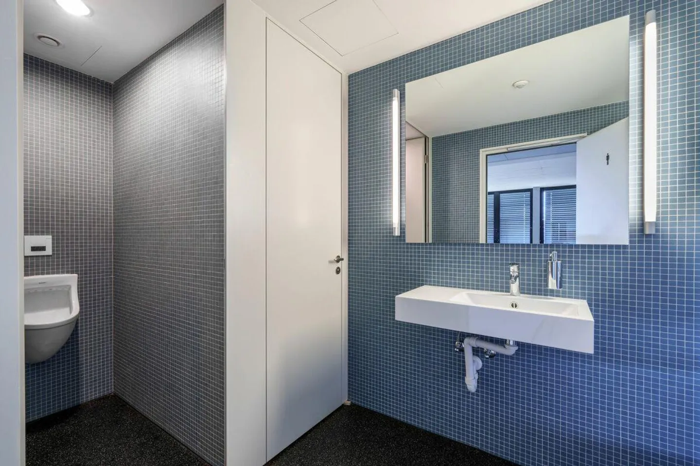 Erstklassiges Büro mit Balkon - Foto 13 von 17