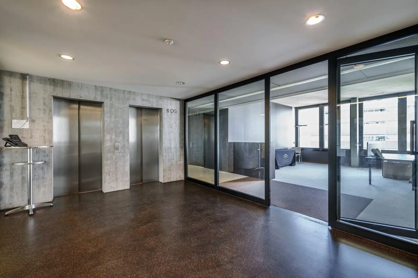 Erstklassiges Büro mit Balkon - Foto 14 von 17