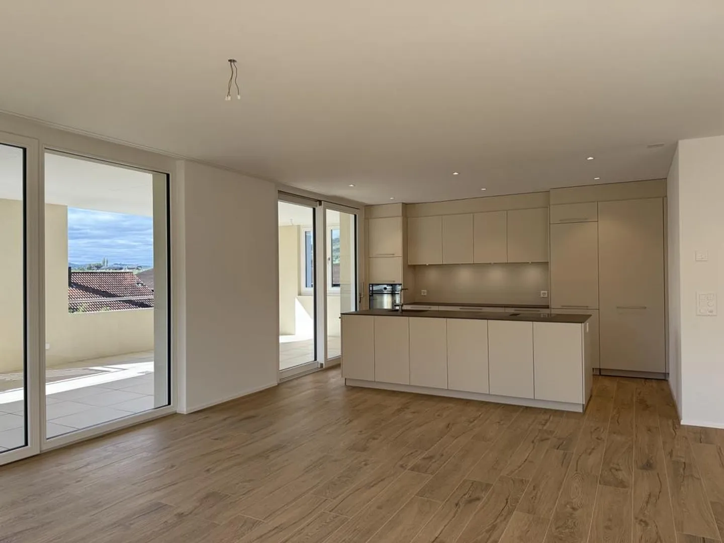 Ready-to-move-in and spacious condominium - Photo 1 of 5