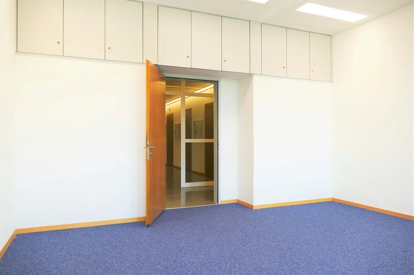 Zentral in Rüti -  Büroräume in Hochhaus mit Weitsicht - Foto 5 von 9