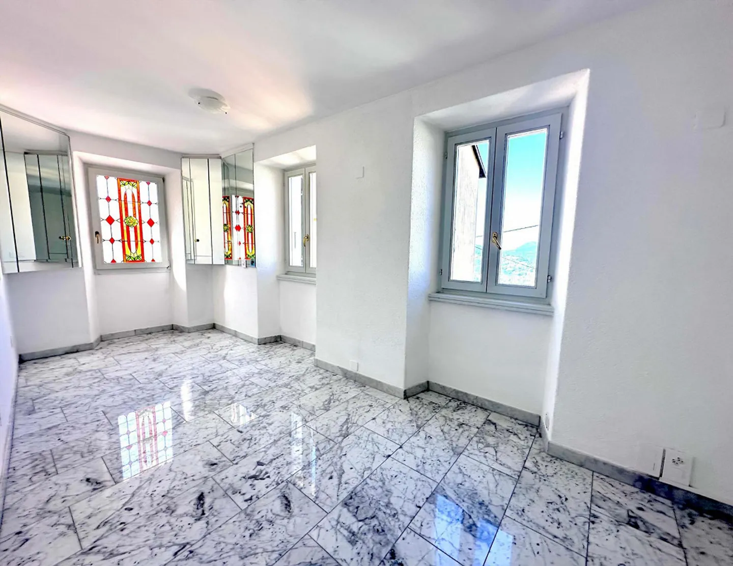 Elegant duplex with 3.5 rooms in Aldesago with lake view - Photo 8 of 15