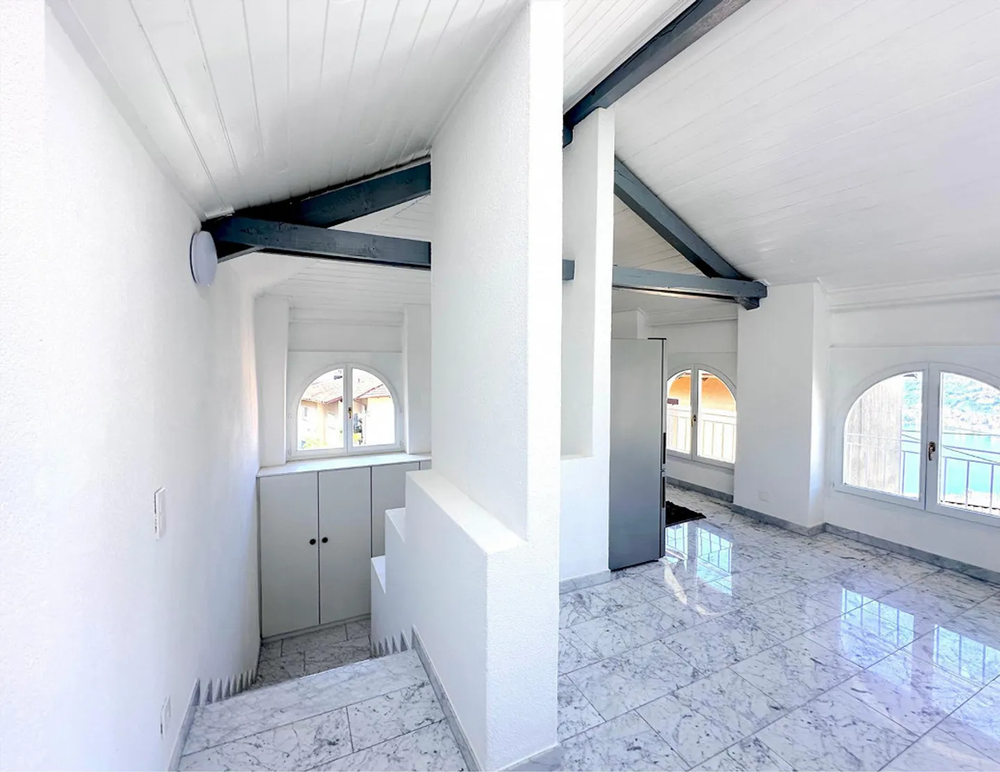 Elegant duplex with 3.5 rooms in Aldesago with lake view - Photo 6 of 15