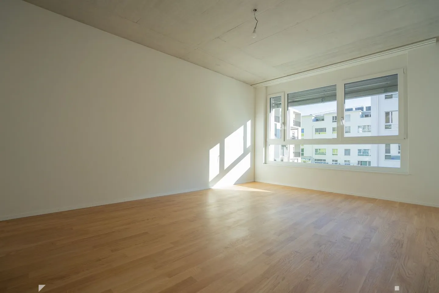 Chambre meublée en colocation avec salle de bain privée - Photo 3 sur 8