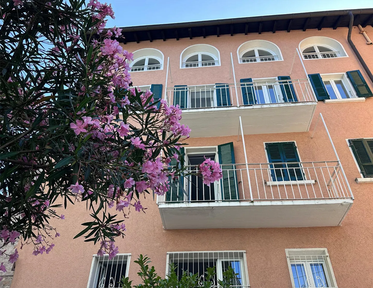 Elegant duplex with 3.5 rooms in Aldesago with lake view - Photo 12 of 15