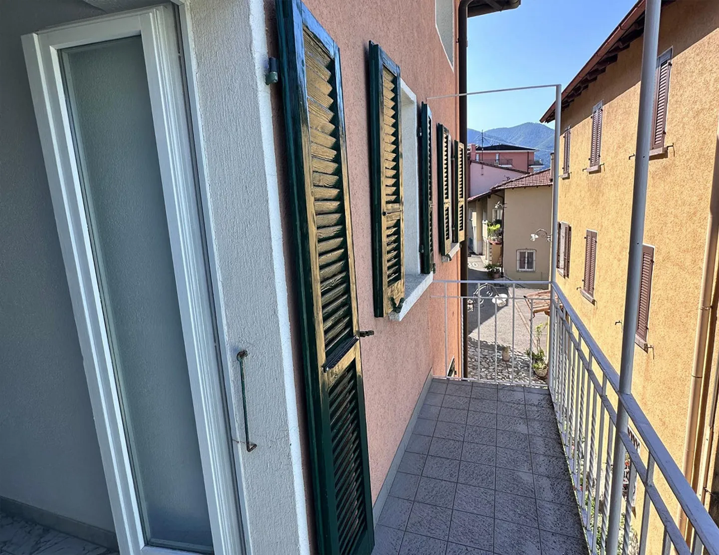 Elegant duplex with 3.5 rooms in Aldesago with lake view - Photo 14 of 15