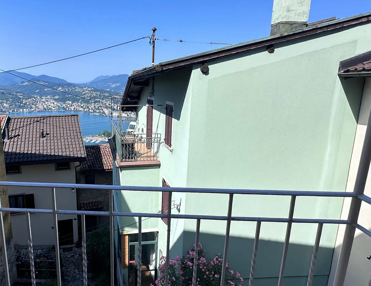 Elegant duplex with 3.5 rooms in Aldesago with lake view - Photo 15 of 15