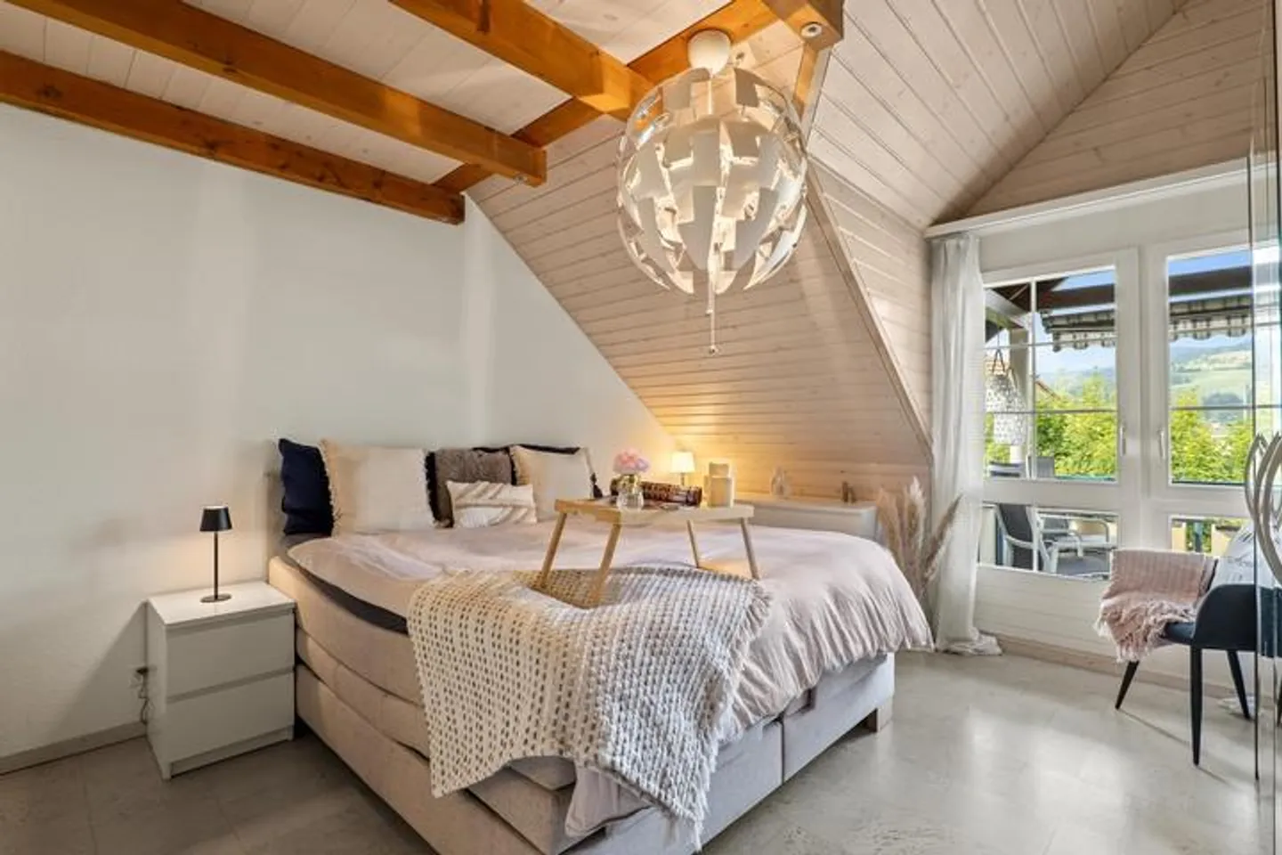 GRANDE APPARTEMENT SOUS LES TOITS - CHARMANT ET ABORDABLE - Photo 6 sur 8