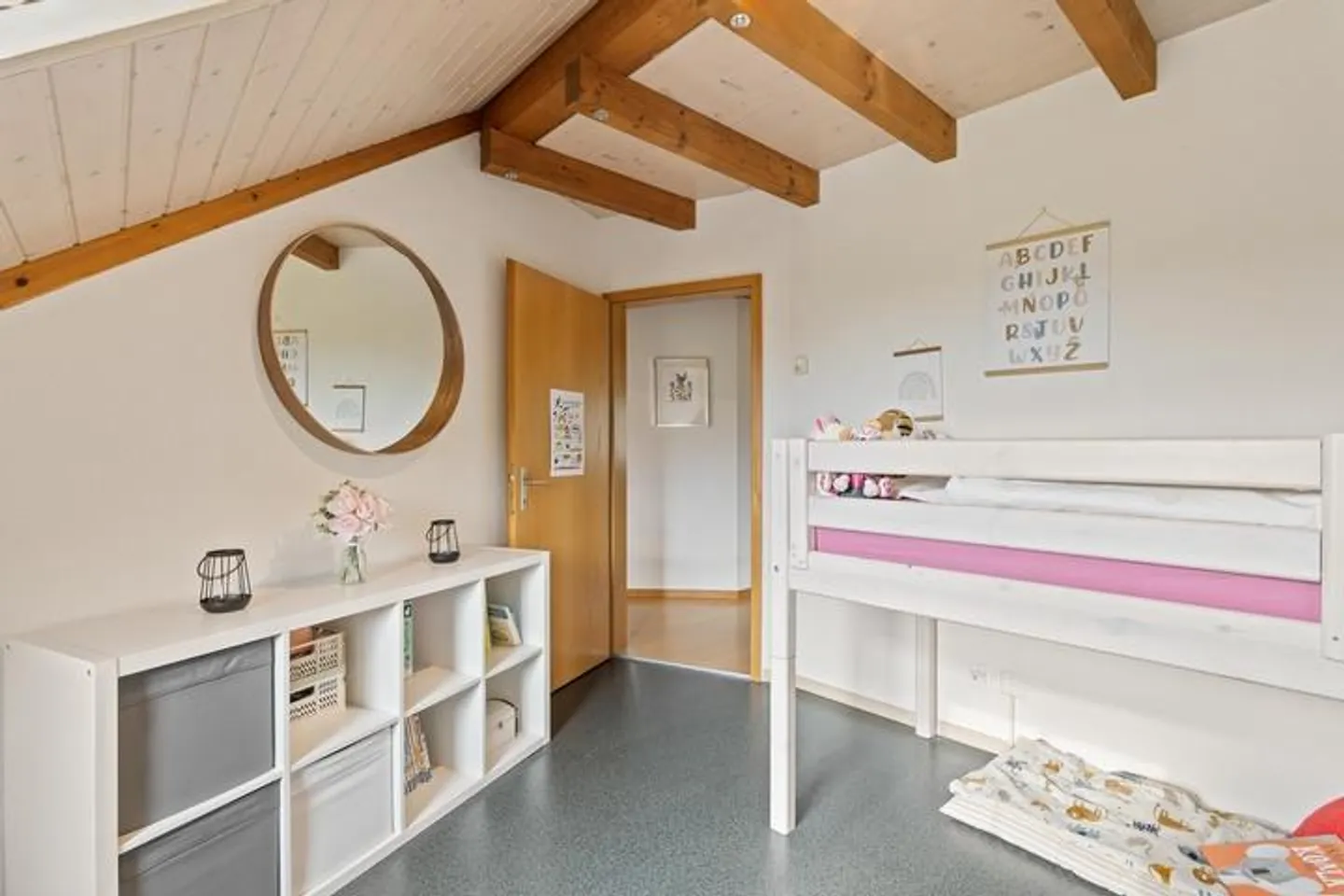 GRANDE APPARTEMENT SOUS LES TOITS - CHARMANT ET ABORDABLE - Photo 7 sur 8