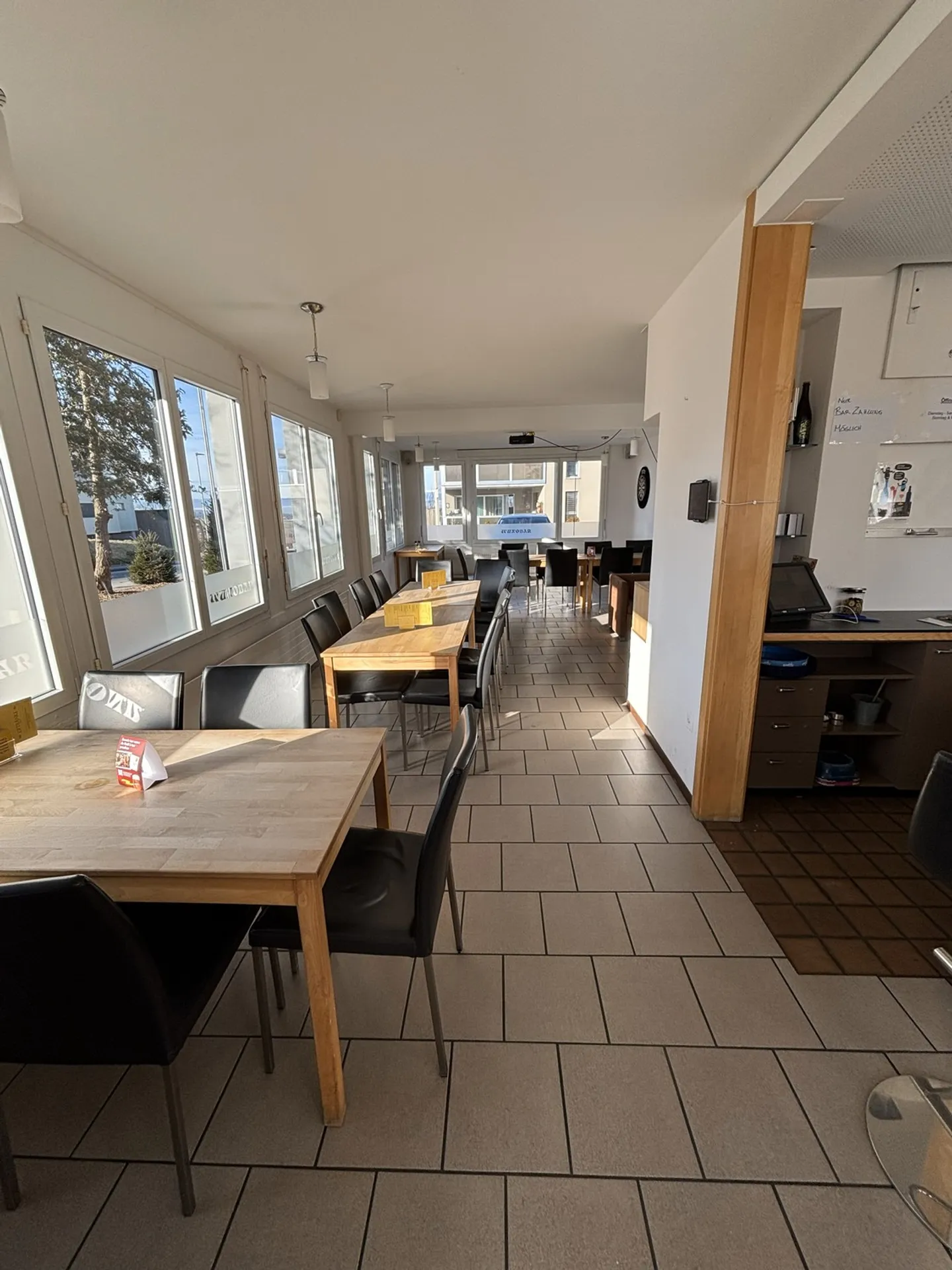 Restaurant in prime location in Wünnewil - Photo 2 of 13