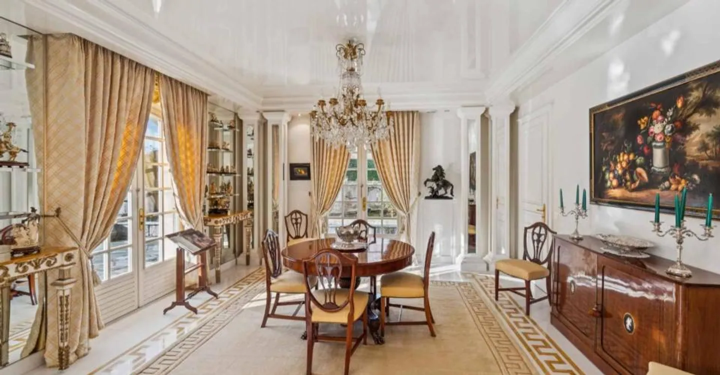 Prestigious property in a quiet area, just steps from the city center - Photo 3 of 10
