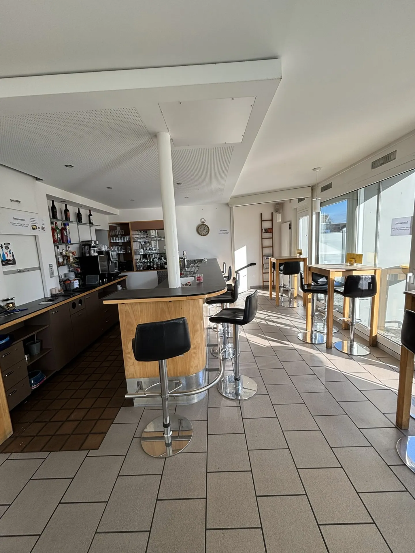 Restaurant in prime location in Wünnewil - Photo 4 of 13