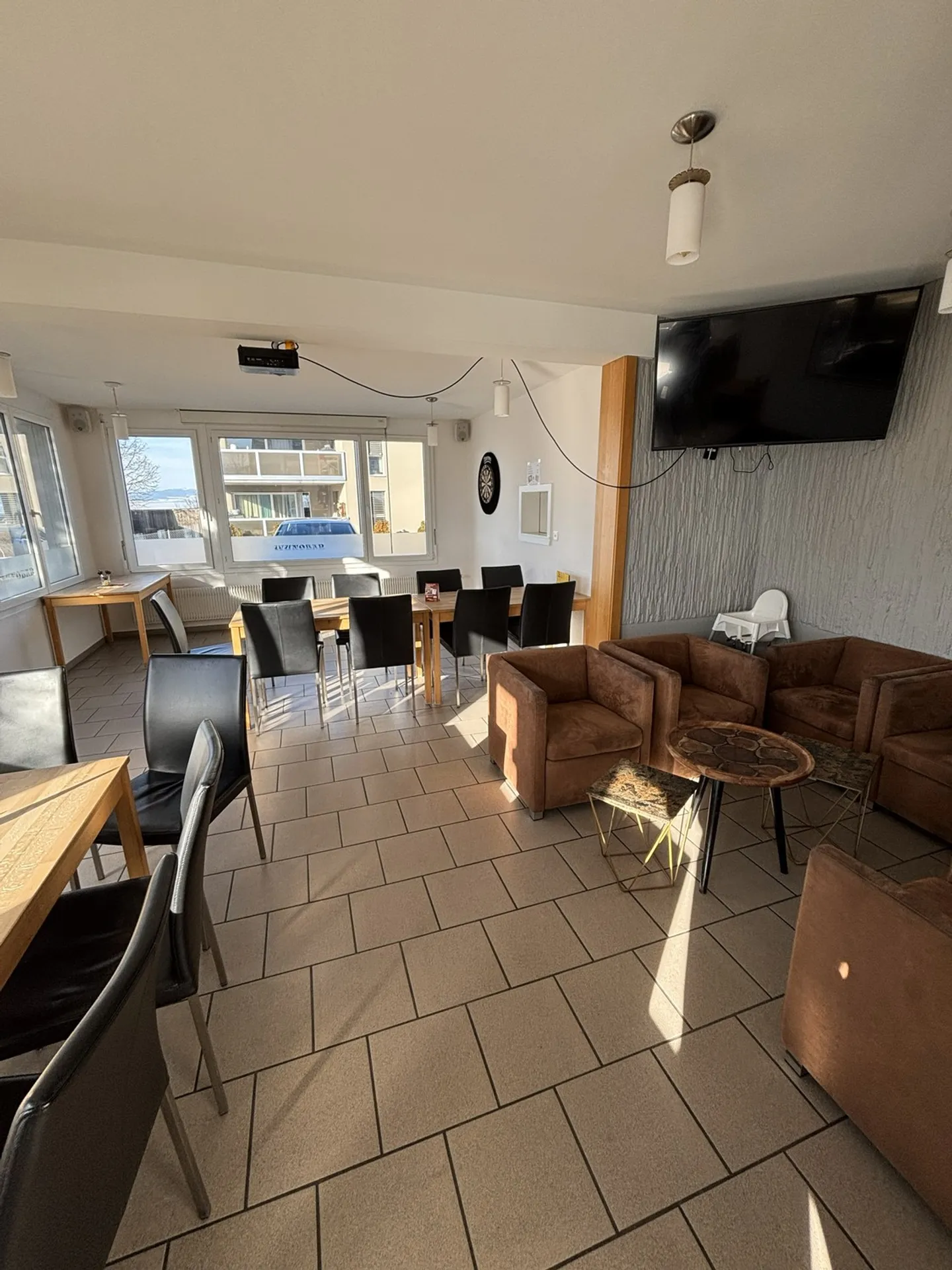 Restaurant in prime location in Wünnewil - Photo 3 of 13