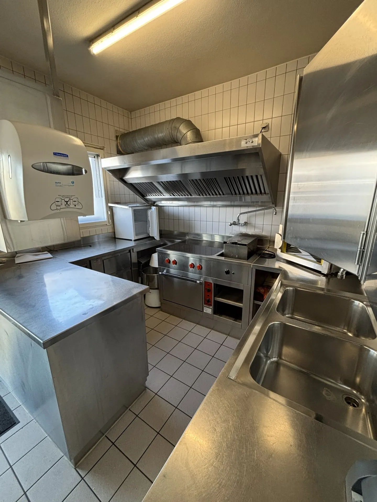 Restaurant in prime location in Wünnewil - Photo 6 of 13