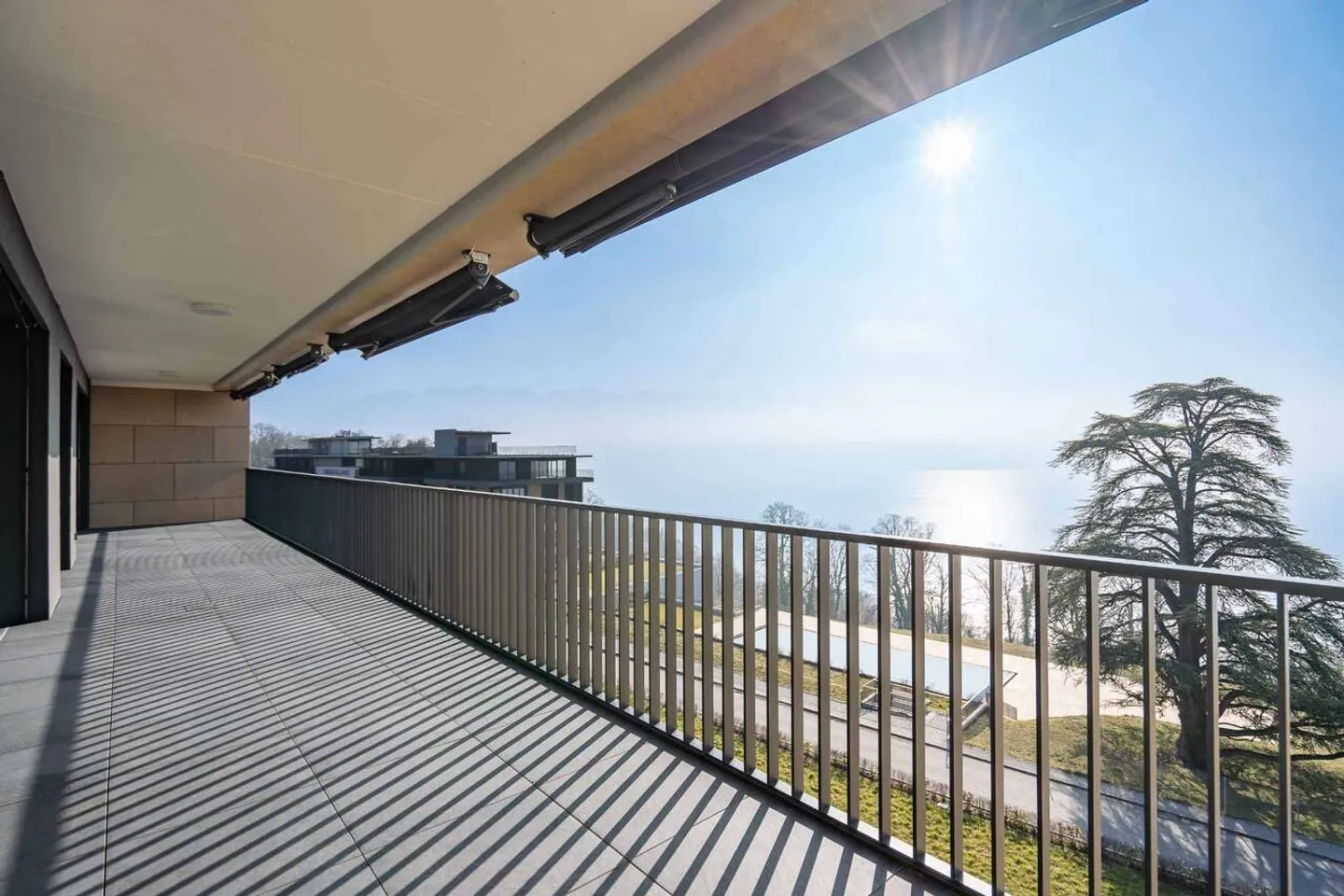 Attico nuovo e di alto standard 5.5 camere con vista mozzafiato sul lago - Foto 2 di 13
