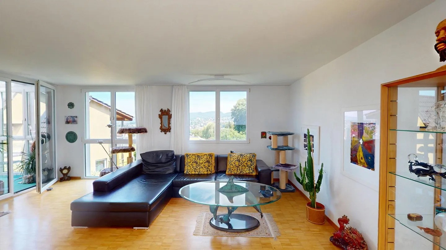 Casa familiare di 6 stanze in una zona residenziale adatta ai bambini ad Aesch con posto auto, grande giardino e balcone - Foto 10 di 14