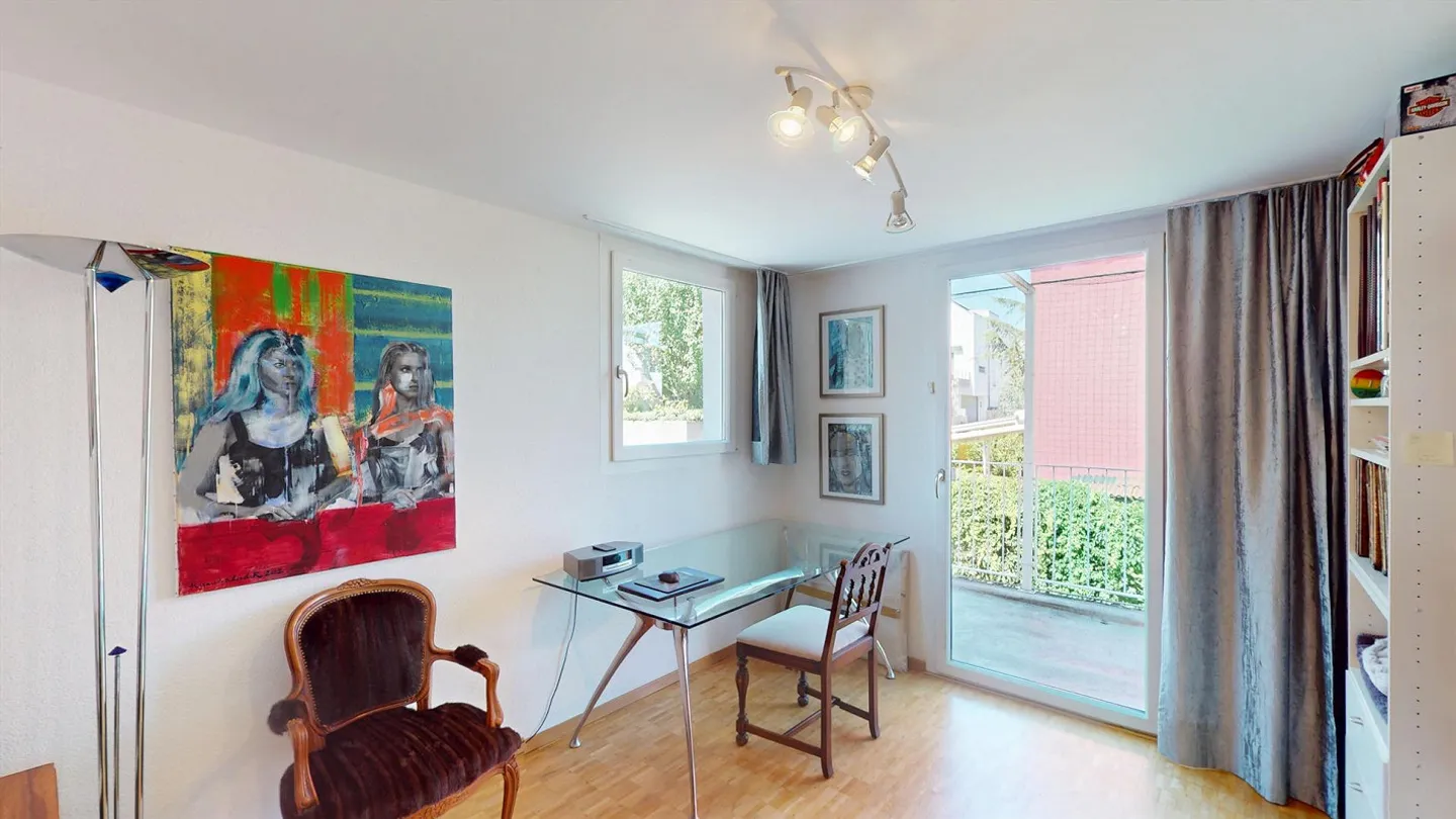 Casa familiare di 6 stanze in una zona residenziale adatta ai bambini ad Aesch con posto auto, grande giardino e balcone - Foto 12 di 14