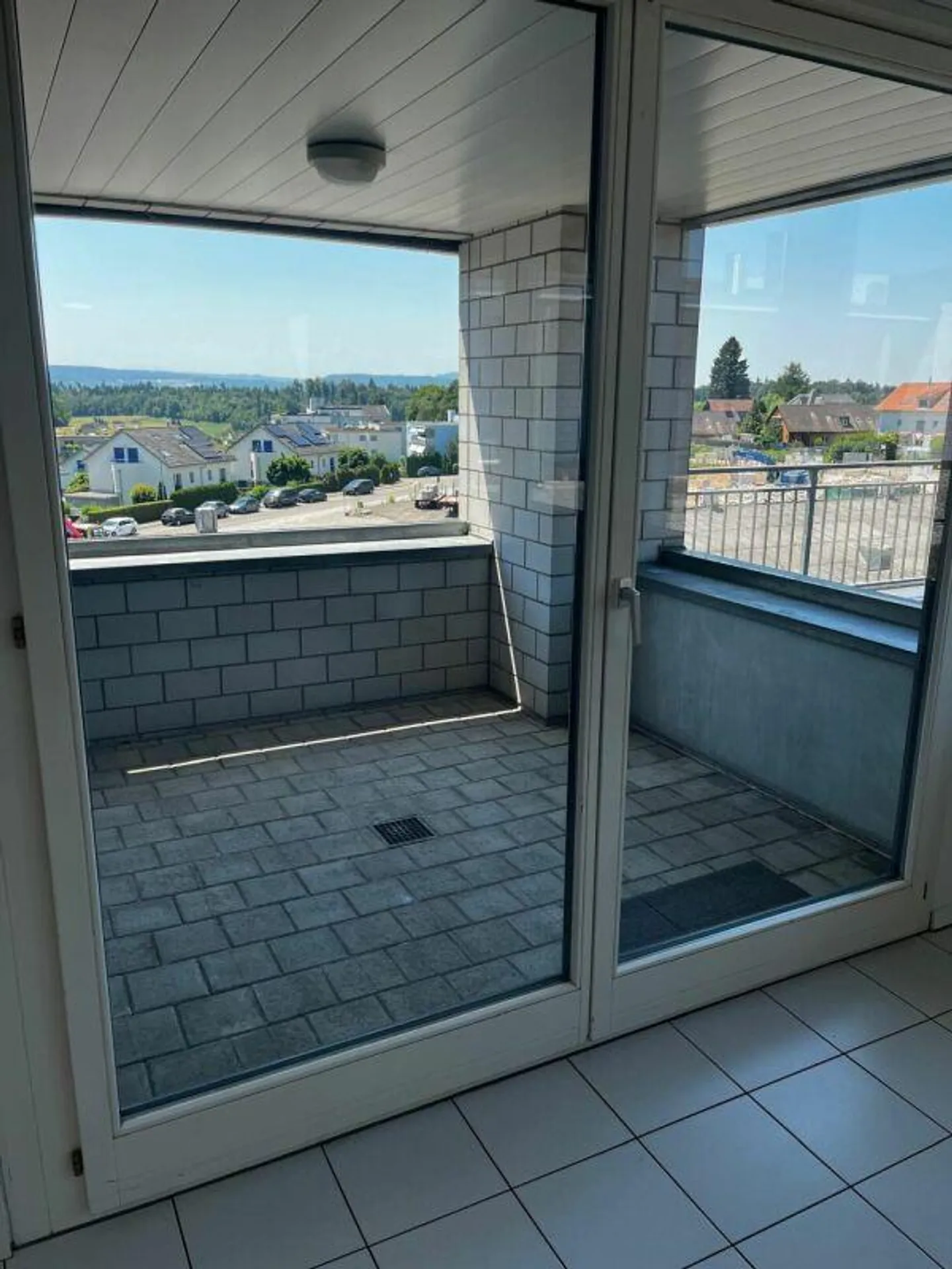 Ufficio luminoso con balcone privato e WC - Foto 6 di 8