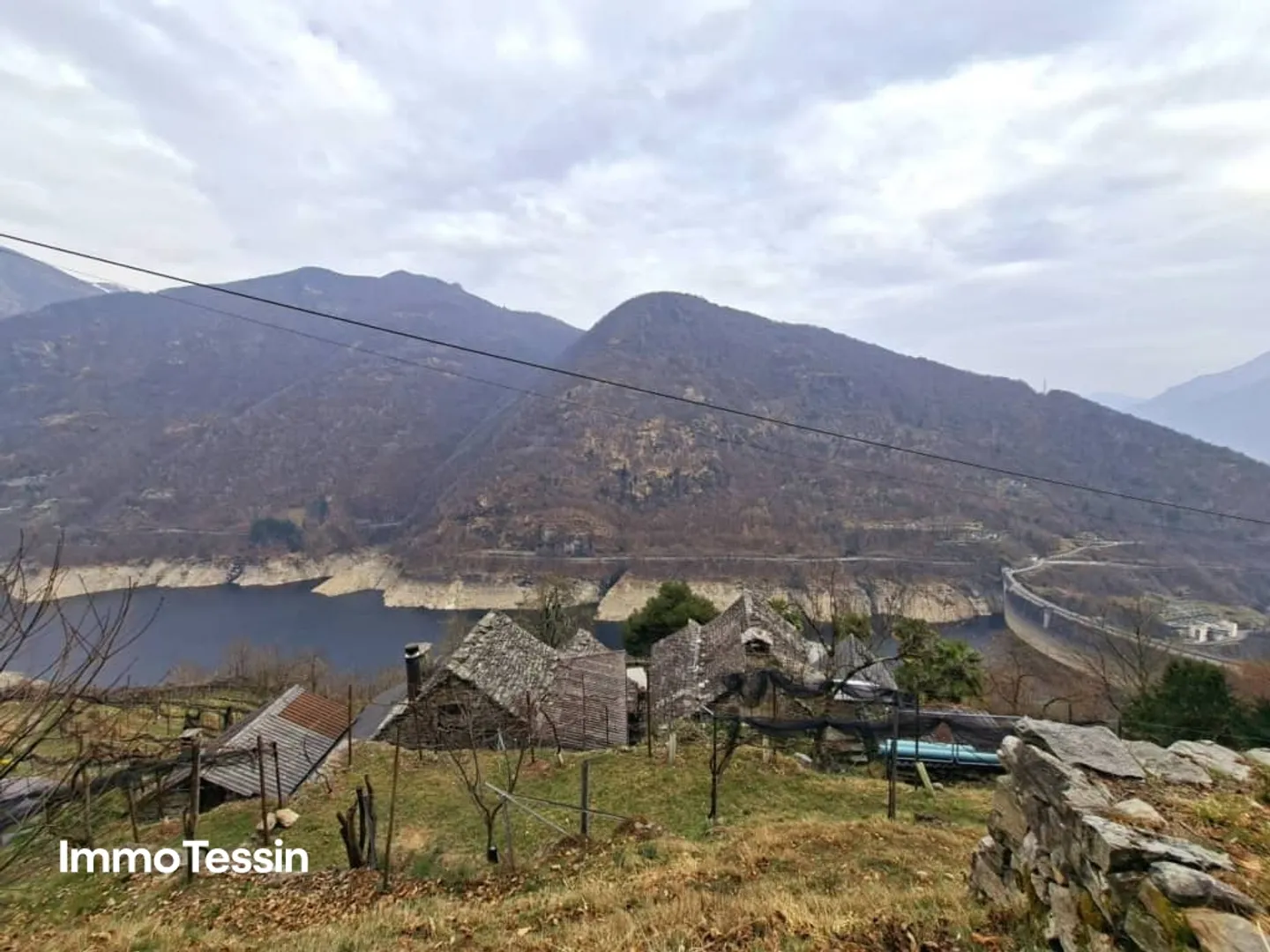 Charming and stylishly renovated dream rustic with a view of the Verzasca dam and 5800 m2 of natural land - Photo 3 of 13