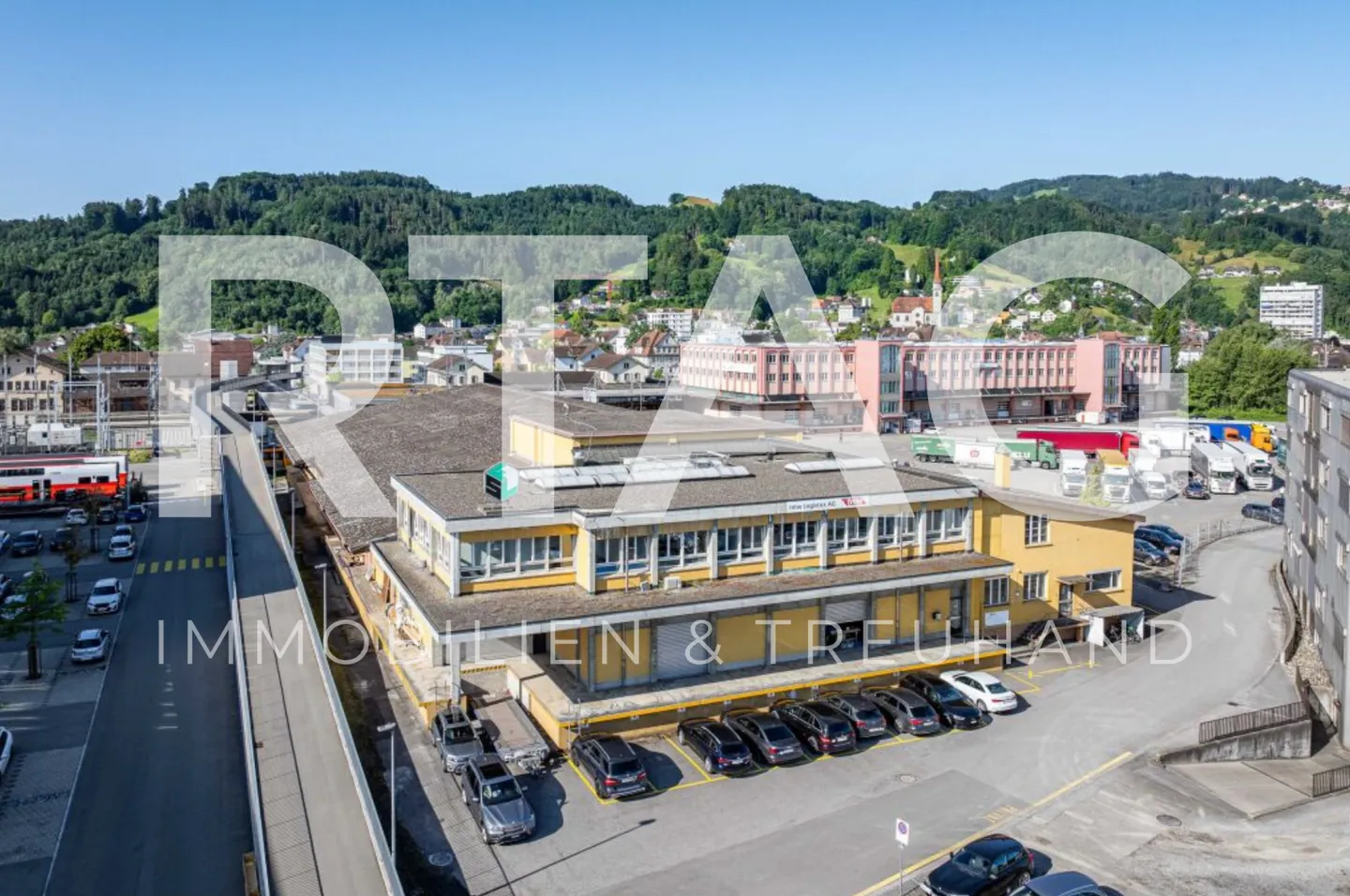 Spazio commerciale/magazzino - Foto 1 di 5