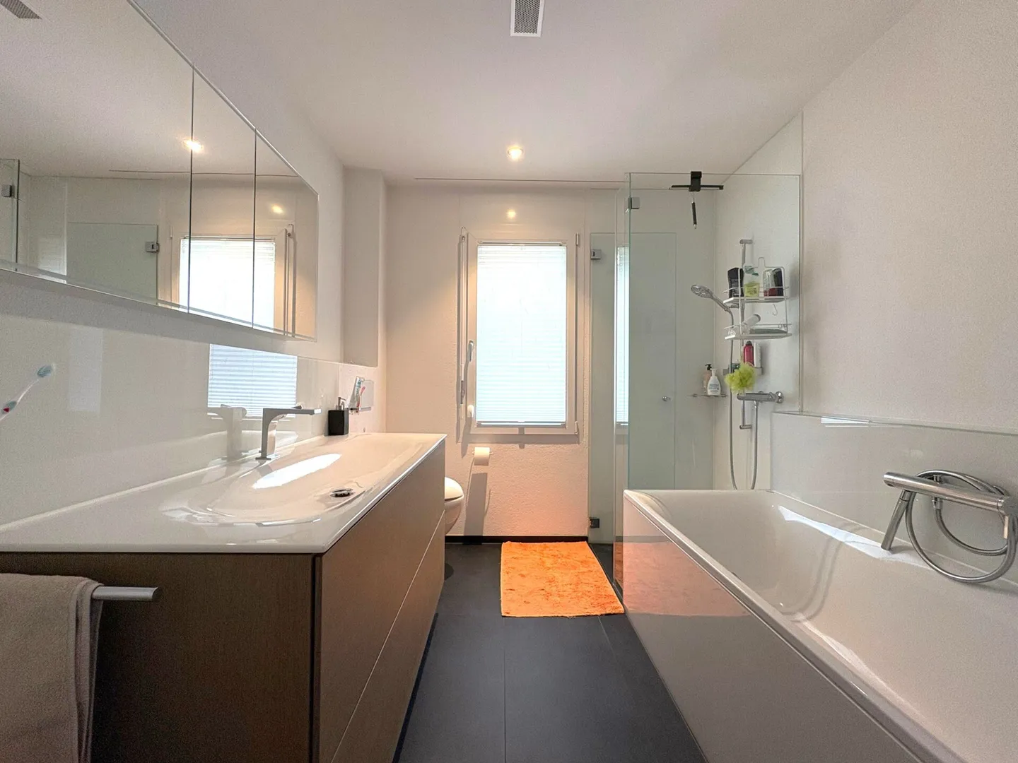 Charming 3.5-room apartment on the ground floor with a stunning winter garden - Photo 2 of 6