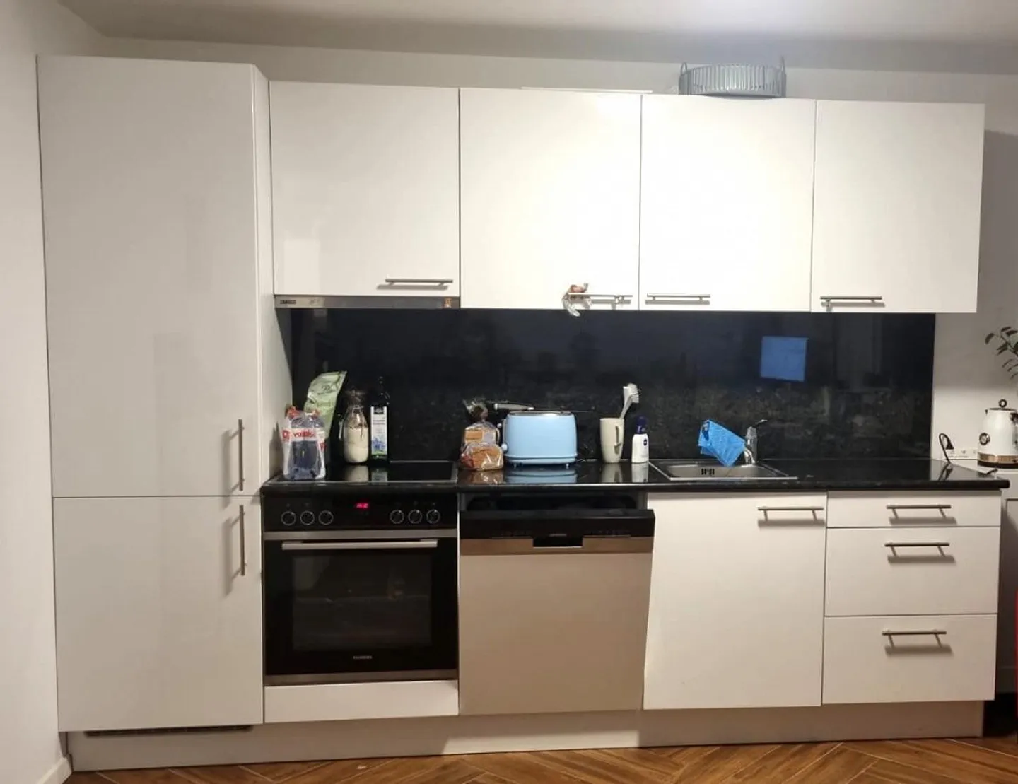 Appartement 2.5 pièces avec balcon dans un emplacement central cherche nouveau locataire - Photo 1 sur 4